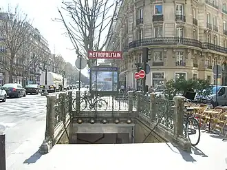 De ingang van het station.