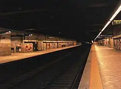 Perrons en sporen in de kuip gezien uit het noorden.