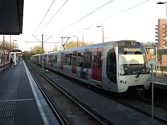 Een aankomende metro naar Nesselande.