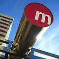 Het logo van de metro