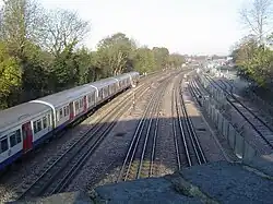 De opstelsporen ten zuiden van het station rechts van de doorgaande sporen.
