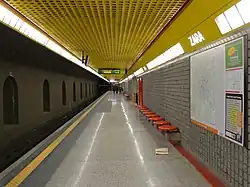 Een perron van lijn 3