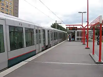 Sneltram richting Nesselande in station De Tochten.
