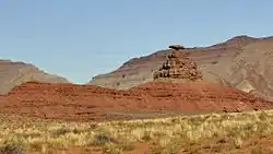 De rotsformatie in Mexican Hat die de plaats zijn naam gaf