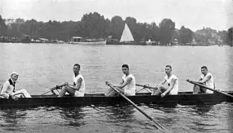 Junior vier-met-stuurman (1923), met Meyer in het midden