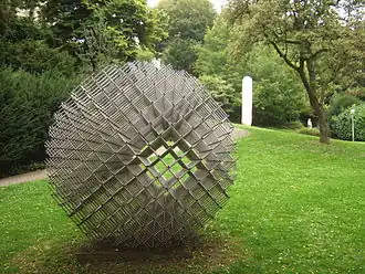 Sphère-trames (1962), Skulpturengarten Museum Abteiberg, Mönchengladbach