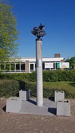 R.A.F.-monument naast basisschool De Den