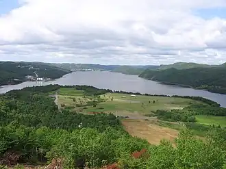 Zicht op het reservaat. Alle bebouwing in de achtergrond behoort eveneens tot het reservaat