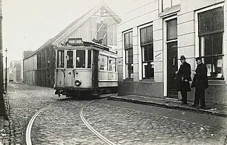 Tweeassige trammotorwagen 4 van de tramlijn Vlissingen - Middelburg.