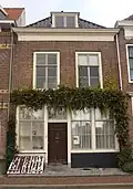 Huis met geverfde lijstgevel