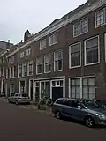 Huis met lijstgevel in lijst gedateerd 1737