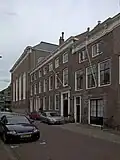 Huis met brede lijstgevel
