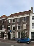 Huis met rechte gevel, in lijst gedateerd 1727