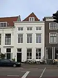 Huis met gecementeerde lijstgevel