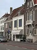 Huis met gecementeerde lijstgevel