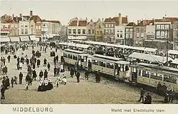 Tram op de markt in Middelburg; tussen 1915 en 1925.