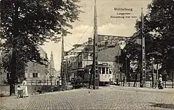 Elektrische tram op een brug in Middelburg; tussen 1910 en 1915.