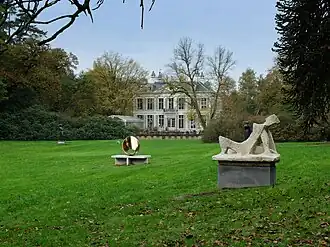 Zicht op het Middelheimkasteel.