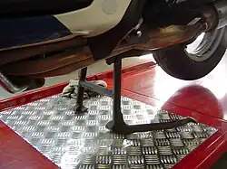 Een middenbok vereenvoudigt het onderhoud aan een motorfiets aanmerkelijk