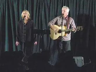 Miek en Roel tijdens een optreden in 2006 te Sint-Andries