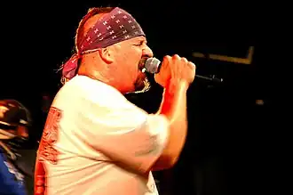 Mike Muir met Infectious Grooves in Straatsburg, Frankrijk, tijdens de Europese tour in 2008.