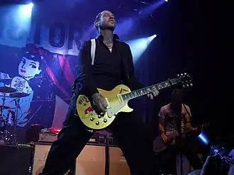 Mike Ness tijdens een concert in 013, Tilburg