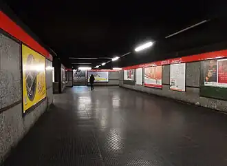 De voetgangerstunnel ten noorden van de verdeelhal