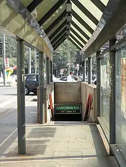 De trap van de westelijke toegang bij de tramhalte.