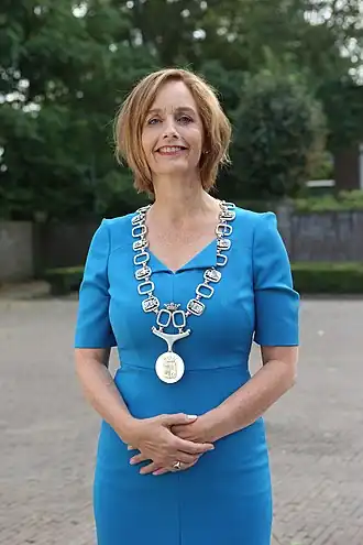 Junius als burgemeester van Hellevoetsluis.