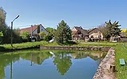 Huizen aan de dorpsvijver (2017)