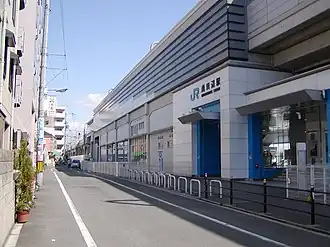 De ingang van het station.