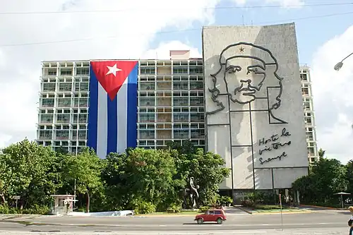 Het ministerie van binnenlandse zaken met de smeedijzeren afbeelding van Che Guevara