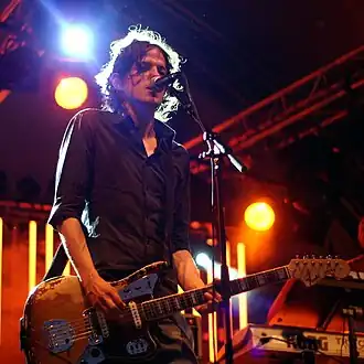 Gitarist en songwriter Philip Bosschaerts tijdens een Mintzkov-optreden in 2008