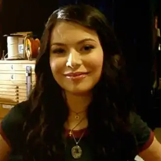 Miranda Cosgrove speelt Carly Shay