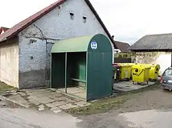 Bushalte in het dorp (2015)