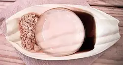 Mizu shingen mochi met kuromitsu en kinako topping.