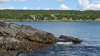 Huizen aan de rand van Mobile bij de oevers van Mobile Bay