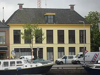 Het hotel gezien vanaf de Geeuwkade (2011)