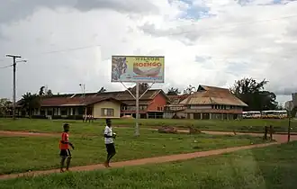 Straatbeeld van Moengo