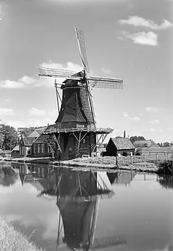 Voormalige korenmolen Koveltimp in Ruischerbrug in 1942. Deze molen werd in 1950 gesloopt.