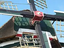 Baard met bijenkorven