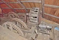 Elektromotor voor het kruien en vangtrommel