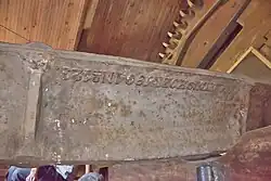 Bovenas met opschrift