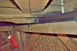 Voeghouten kruiwerk met keerklamp