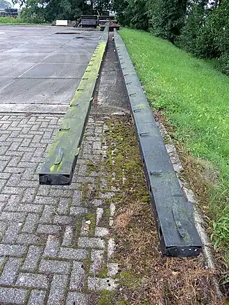 Brunia roeden, links de binnenroe