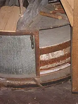 Geopend maalkoppel met natuurstenen van De Hoop in Appel