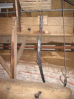 Vangbalk van de haak af. Molen staat nu op de rem