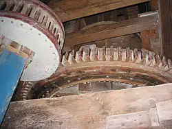 Spoorwiel en steenrondsel van De Hoop in Garderen