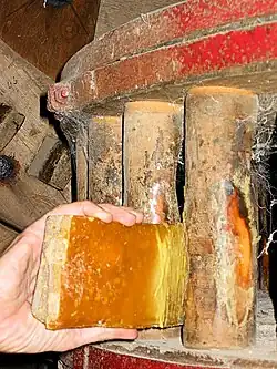 Wassen (met bijenwas insmeren) van de staven