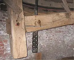 Vangbalk met sabelijzer met 2 rijen gaten en voorste hanger (ezel)